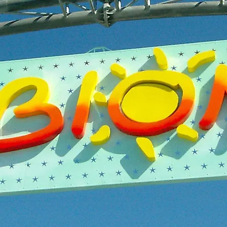 Colourful Flat With Balcony In Lägenhet Bibione