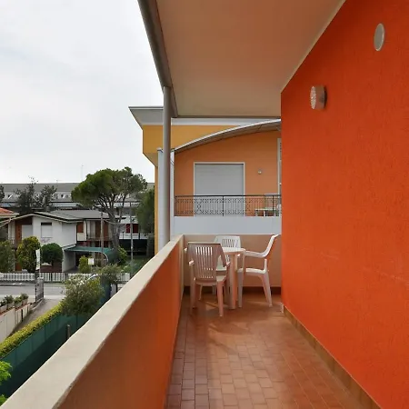 Lejlighed Colourful Flat With Balcony In - Beahost