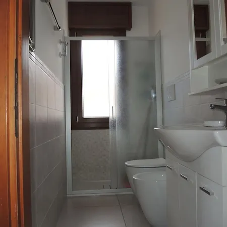 Lejlighed Colourful Flat With Balcony In - Beahost