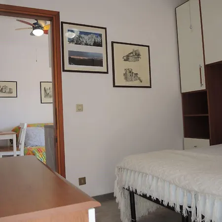 شقة Colourful Flat With Balcony In *