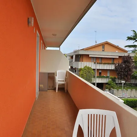 شقة Colourful Flat With Balcony In